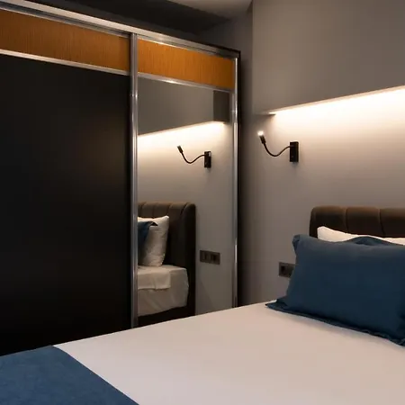 Opera Aparthotel 4*