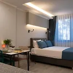 Opera Apartmanhotel 4*