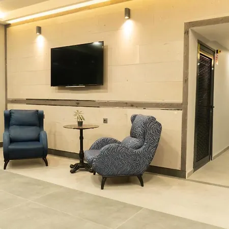 Opera Aparthotel
