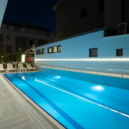 Opera Aparthotel 3*